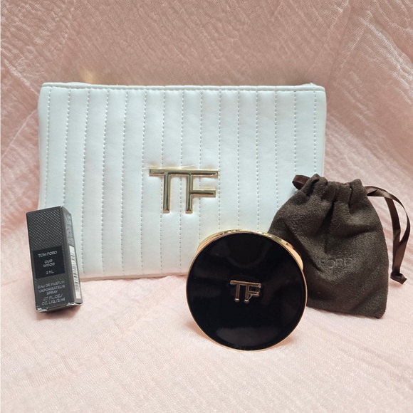 Tom Ford Beauty White Quilted Clutch Bundle, Mirror and 2Ml Sample Oud Wood NIB - Picture 3 of 5